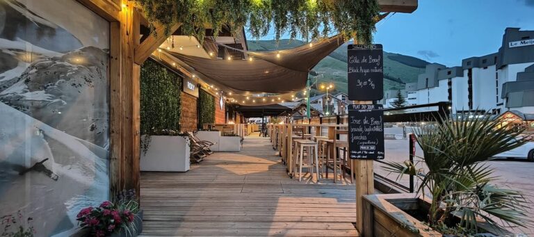 absolute luxe location2alpes restaurant slide planet 1